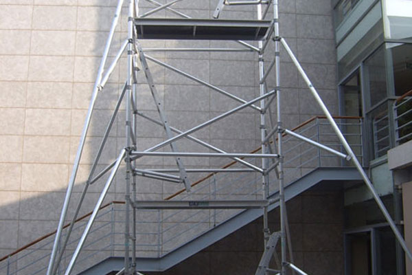 双宽70度斜爬梯式铝合金脚手架的六大优点