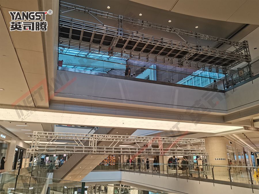 Cantilever Scaffolds at Shenzhen Luohu MixC