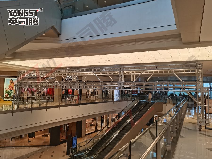 Cantilever Scaffolds at Shenzhen Luohu MixC